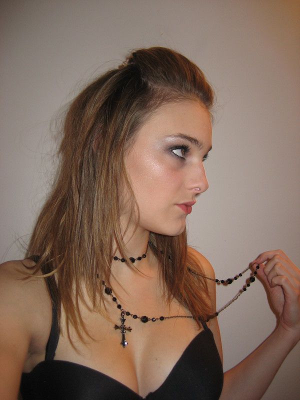 Милана проститутка из интим салона МСК у метро Нахимовский проспект салоны проститутки услуги